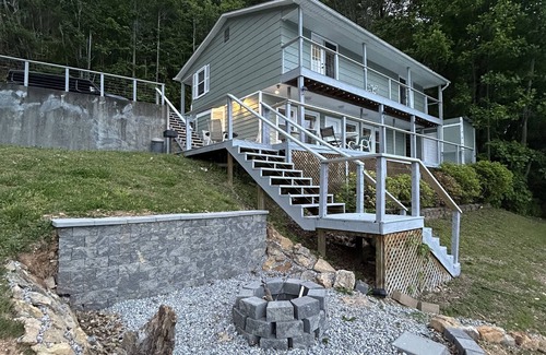 Athens House | Riverfront Property Newly Renvoated The Sweet Retreat