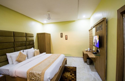 Chitrakoot Hotel | Riverfront Resort