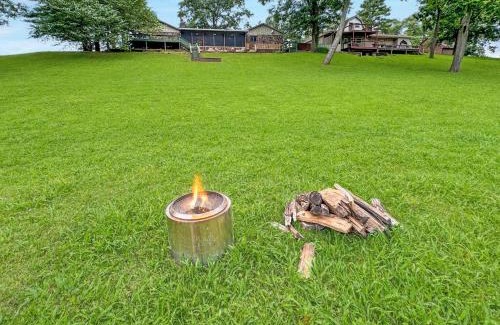 Norfork House | Riverfront Retreat - Right next to the White River