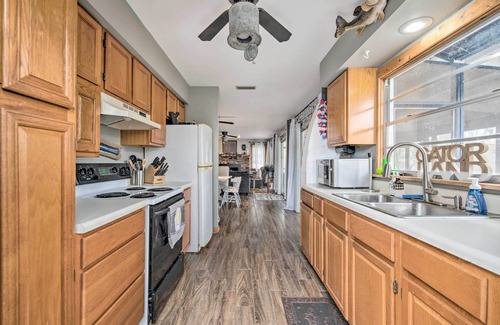 Bushnell Cabin | Riverfront Retreat w/Patio in Withlacoochee