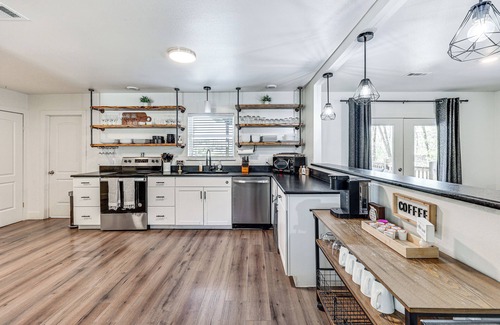 Royal House | Riverfront Royal Home w/Hot Tub & Fire Pits!