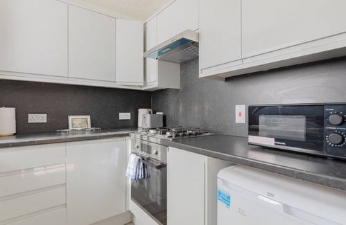 Docklands Apartment | Riverside 2BD Flat, Short Walk to the ExCel Centre