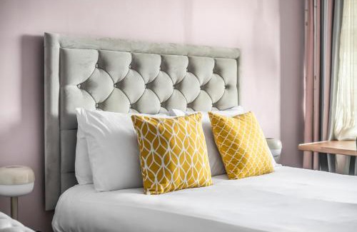 Surrey Docks Apartment | Riverside 3BR with Easy Transport 20mins to City Centre