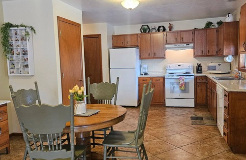 Gardiner Apartment | Riverside B Parks in Gardiner, MT