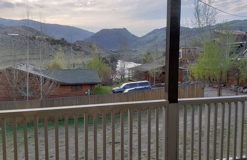 Gardiner Apartment | Riverside B Parks in Gardiner, MT