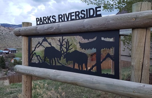 Gardiner Apartment | Riverside B Parks in Gardiner, MT