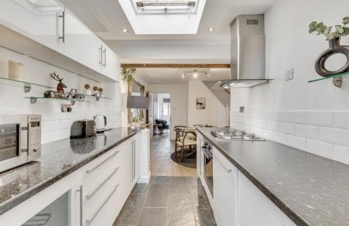 Hertford House | Riverside Cottage Retreat Hertford Town Sleeps 6