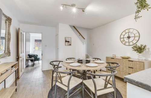 Hertford House | Riverside Cottage Retreat Hertford Town Sleeps 6