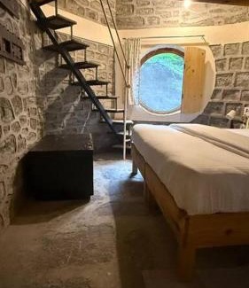 Bhimtal House | Riverside Hobbit House 10mins from Bhimtal