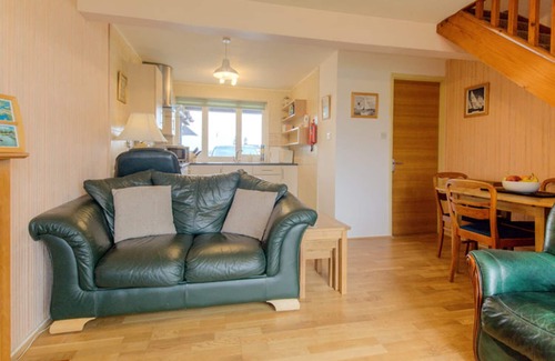 Hoveton Cottage | Riverside Holiday Cottage Nr The Iconic Wroxham Bridge. 2-Bedroom Pet-Friendly