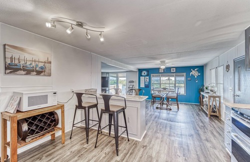 Ruskin House | Riverside Oasis - Dock - Shuffleboard