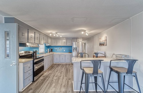 Ruskin House | Riverside Oasis - Dock - Shuffleboard