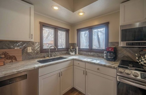 Livingston House | Riverside Paradise Awaits!