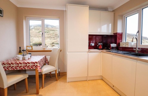 Flodabay Cottage | RIVERSIDE, pet friendly, character holiday cottage in Leverburgh