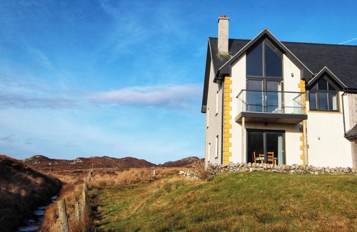 Flodabay Cottage | RIVERSIDE, pet friendly, character holiday cottage in Leverburgh