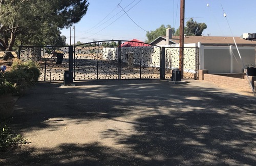 Woodcrest House | Riverside Retreat Private Pool/Spa, Gym, Gated