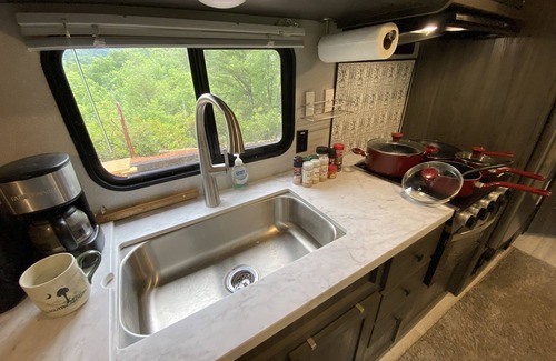 Cleveland House | Riversong Grove - 20 acres + King Bed