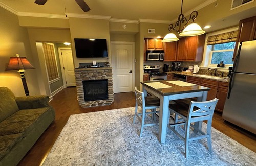 Pigeon Forge Condo | Riverstone -1BRcorner, Mtn/River view,Indoor pool, 5min Ripken/Dollywood/LeConte