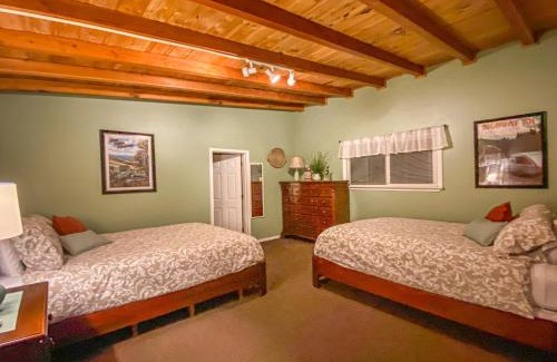 Klamath House | Riverview Cozy Home by the River