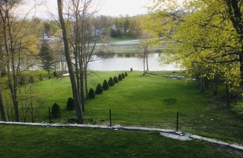 Plymouth House | Riverview Getaway