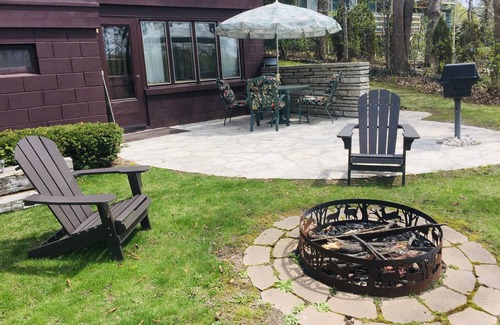 Plymouth House | Riverview Getaway