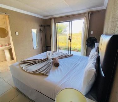 Mamaolo Bed & Breakfast | Riverview Pool Resort and Lodge