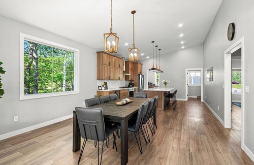 Duluth House | RiverWest Vista - Base Spirit Mtn, Riverfront, Sauna, Dog Friendly, 20% off Bike Rentals