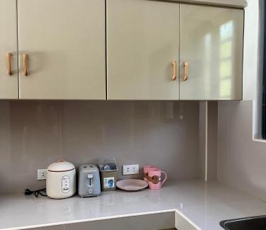 Bacnotan House | Riz Place Homestay - Queen Sized Bunk x Air-conditioned