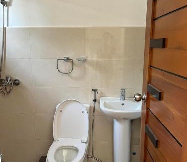 Bacnotan House | Riz Place Homestay - Queen Sized Bunk x Air-conditioned