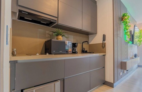 Cali Apartment | RM 1005 | High-Rise Studio | Balcony | Pool | Gym