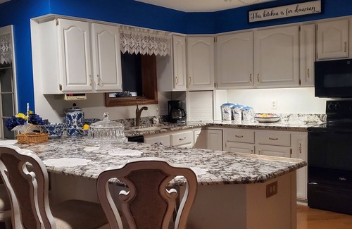 Honey Creek House | RNC EXECUTIVE 3 1/2 ACRE WOODED PRIVATE SINGLE FAMILY 30 MINS TO DOWNTOWN MKE