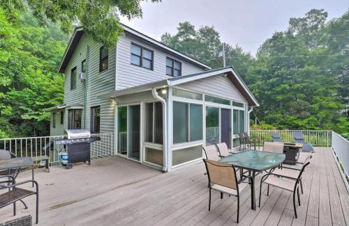 Sylva House | Roamer's Respite - A Prime Location with Scenic Views For Your Ultimate Retreat