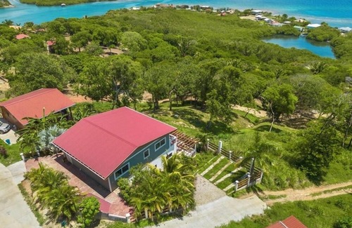 Jonesville Apartment | Roatan Infinity Pool & Ocean View