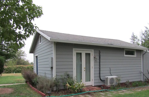 Orangevale Cottage | Robin's Nest-1 Bedroom Garden Cottage in Fair Oaks