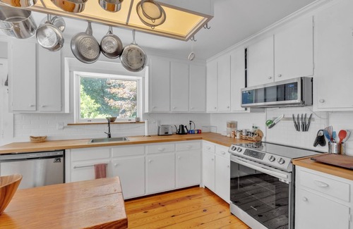 Chapel Hill House | Robin's Rest (3-Bedroom Home) with Pool by RedAwning