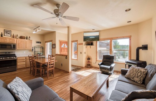 Truckee House | Robin's Rest at Tahoe Donner by Tahoe Getaways - Summer Monthly Lease w/HOA Amenities