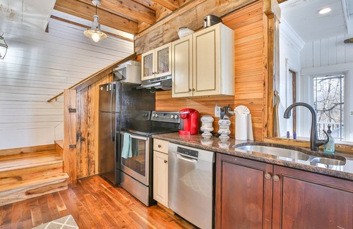 Leesburg House | Robins Nest Cottage - Quick Drive to Downtown Leesburg