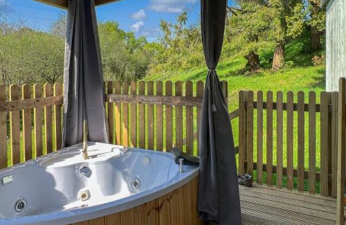 South Molton Cabin | Robins Nest Lodge