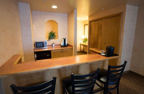 Upper Lake Hotel | Robinson Rancheria Resort and Casino