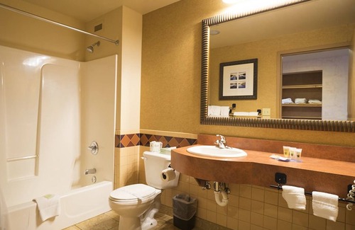 Upper Lake Hotel | Robinson Rancheria Resort and Casino