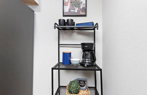 Lawrence Apartment | Rock Chalk Villa 2Bedroom 1bath Free Parking & WiFi