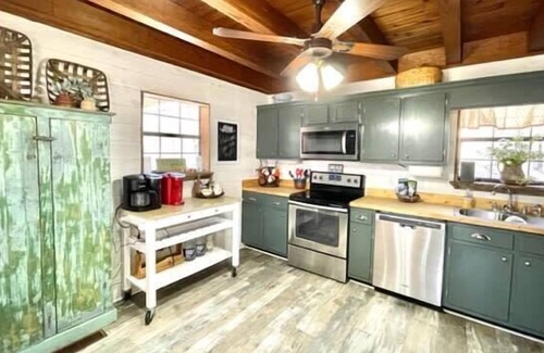 Mentone House | Rock Haven Lodge - Giant Boulders