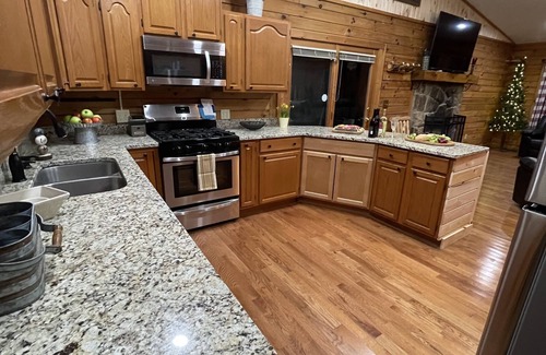 Laurelville Cabin | Rock House Cabins in Hocking Hills, OH. Located beside Rock House State Park.