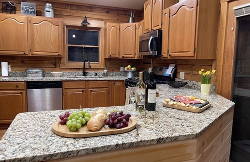 Laurelville Cabin | Rock House Cabins in Hocking Hills, OH. Located beside Rock House State Park.