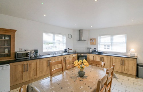 Ardnatrush Cottage | ROCK LAWN COTTAGE, family friendly in Kealkill, County Cork