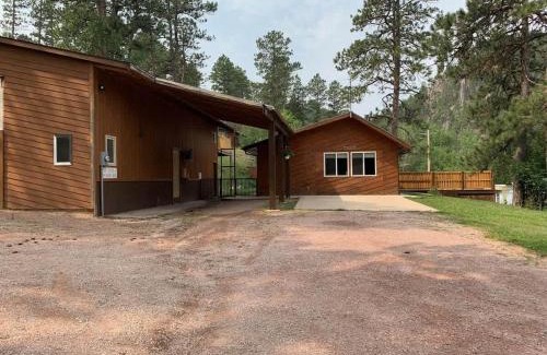 Keystone House | Rock Lodge Complete with Covered Parking