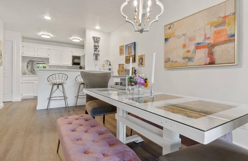 Boise Condo | Rock N' Roll + Sweet Dreams! Get Cozy Next to Indoor & Outdoor Fireplace'! Community Pool!