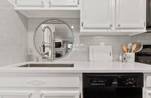 Boise Condo | Rock N' Roll + Sweet Dreams! Get Cozy Next to Indoor & Outdoor Fireplace'! Community Pool!