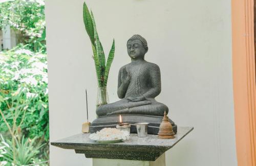 Rumassala Bed & Breakfast | Rock Side Inn