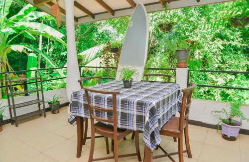 Rumassala Bed & Breakfast | Rock Side Inn